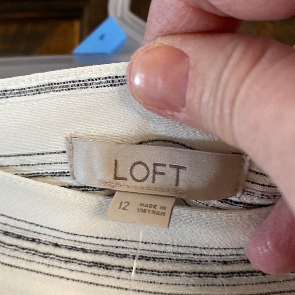 Loft.  New with tags, side zipper skirt. - Picture 3 of 7
